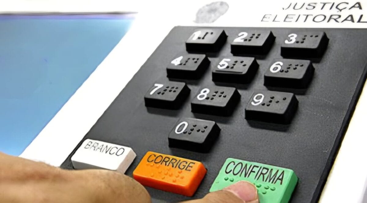 Urna eletrônica é substituída após teclas serem danificadas em Gravataí