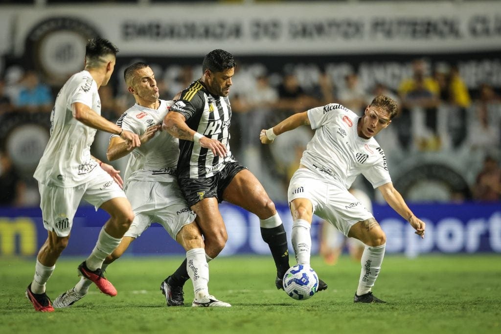 Santos enfrenta o Atlético-MG em confronto direto do Brasileirão
