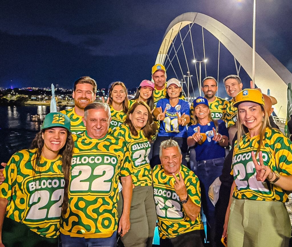 Izalci lidera megacarreata em Brasília por Flávio Bolsonaro e Celina Leão