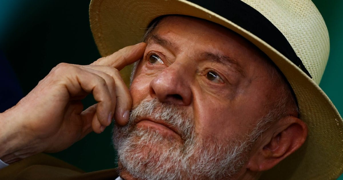 Lula ataca “servilismo” e faz da soberania bandeira, sem citar os Bolsonaro