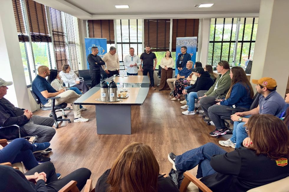 Rua Coberta: Prefeitura de Tramandaí apresenta etapas da obra a empresários