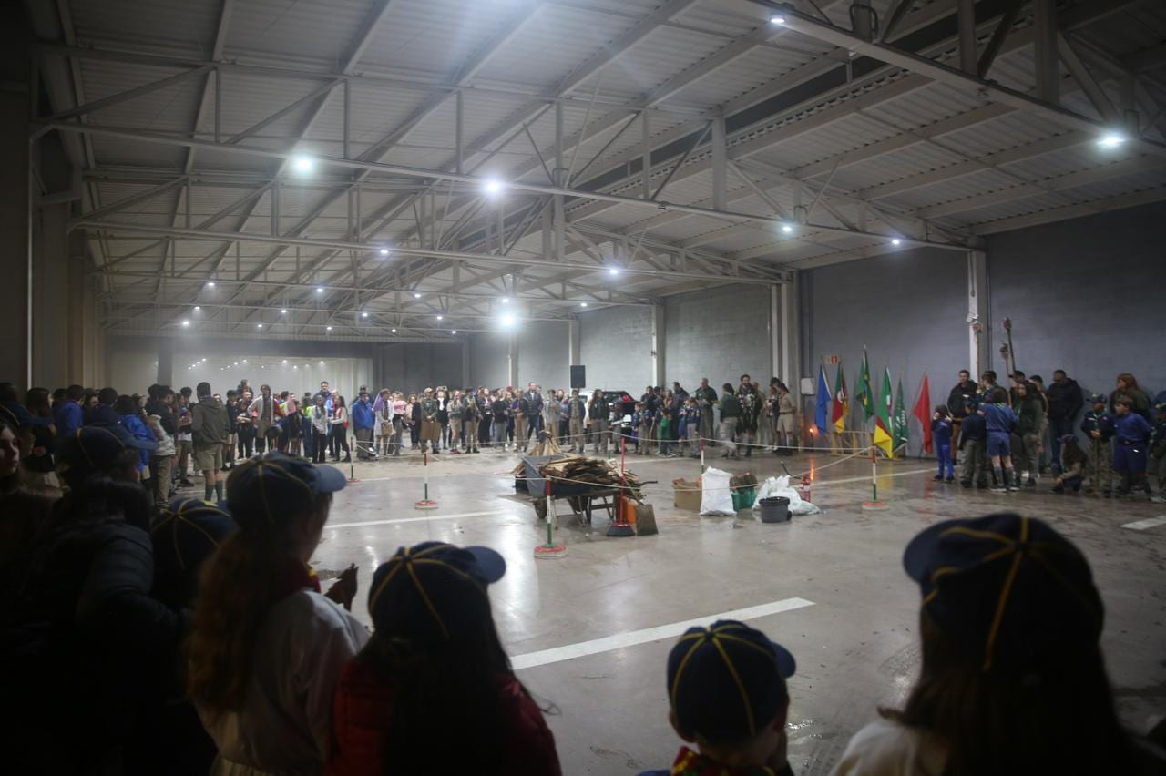 Fogo de Conselho reúne comunidade e grupos de escoteiros durante a Semana da Pátria em Farroupilha