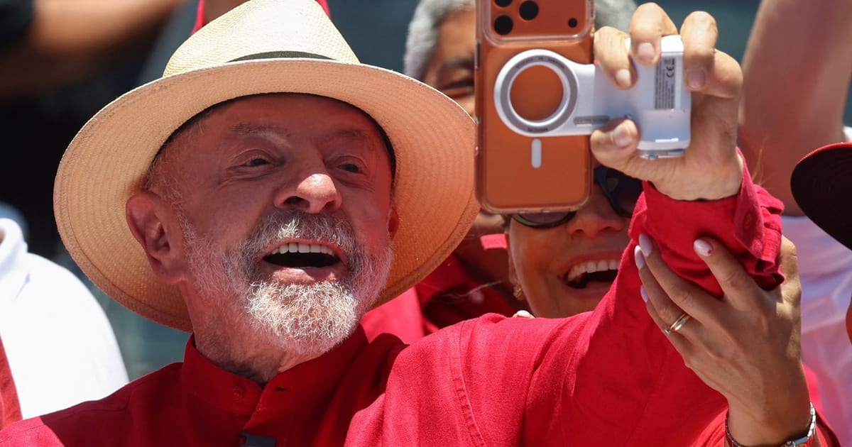 Lula se rende ao smartphone em corrida para reduzir desvantagem nas redes sociais