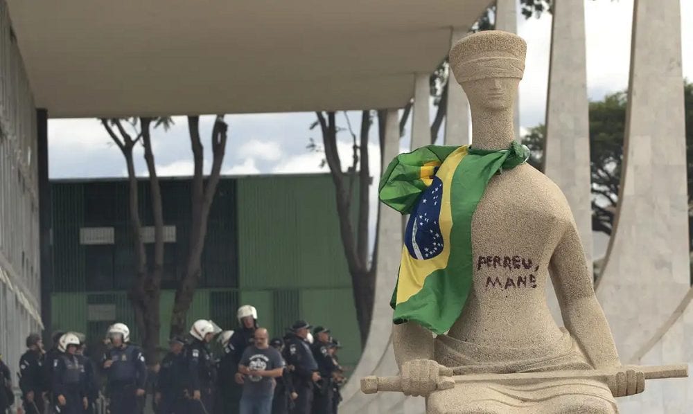 Ministro Alexandre de Moraes autoriza progressão para o regime semiaberto à cabeleireira “Débora do Batom”