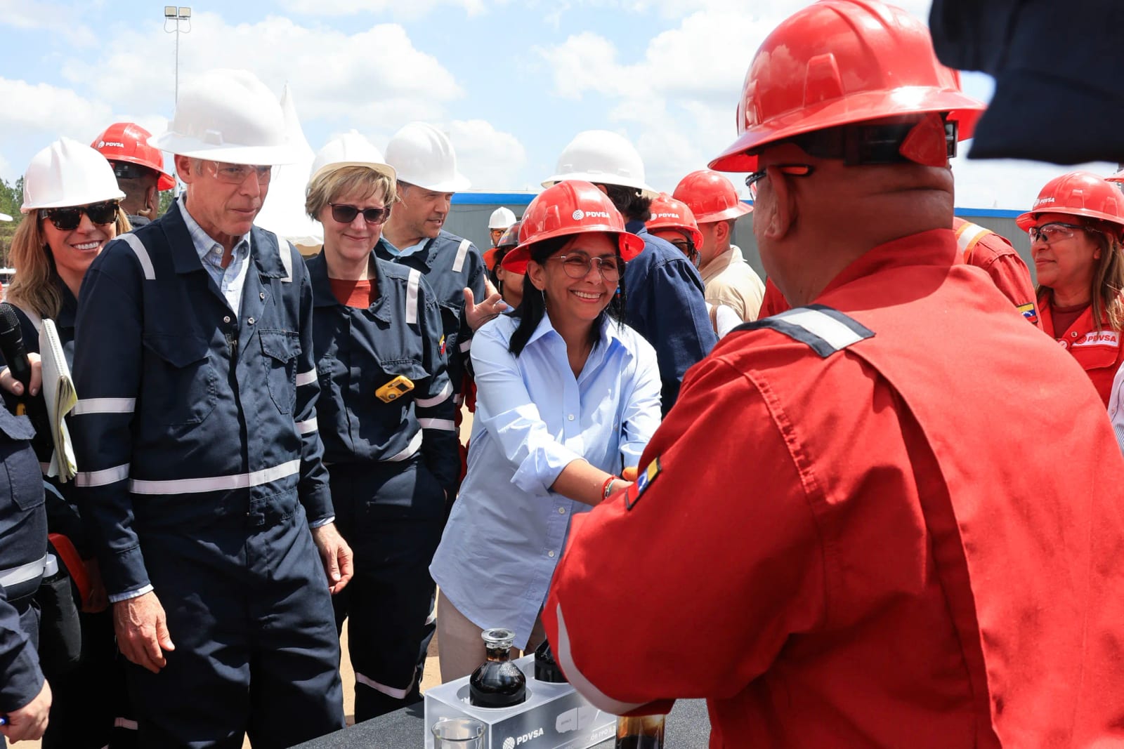Especialistas analisam impacto e limites de acordo petrolífero entre Venezuela e Estados Unidos