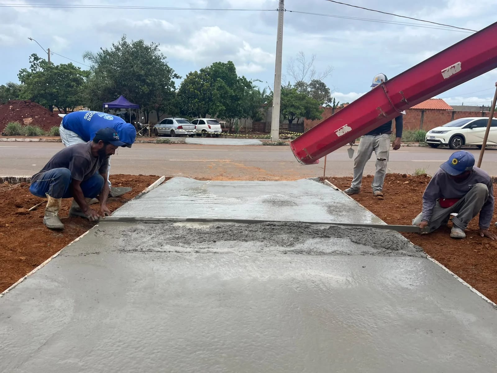 Prefeitura amplia acessibilidade com construção de calçadas e rampas acessíveis em quadras do Plano Diretor