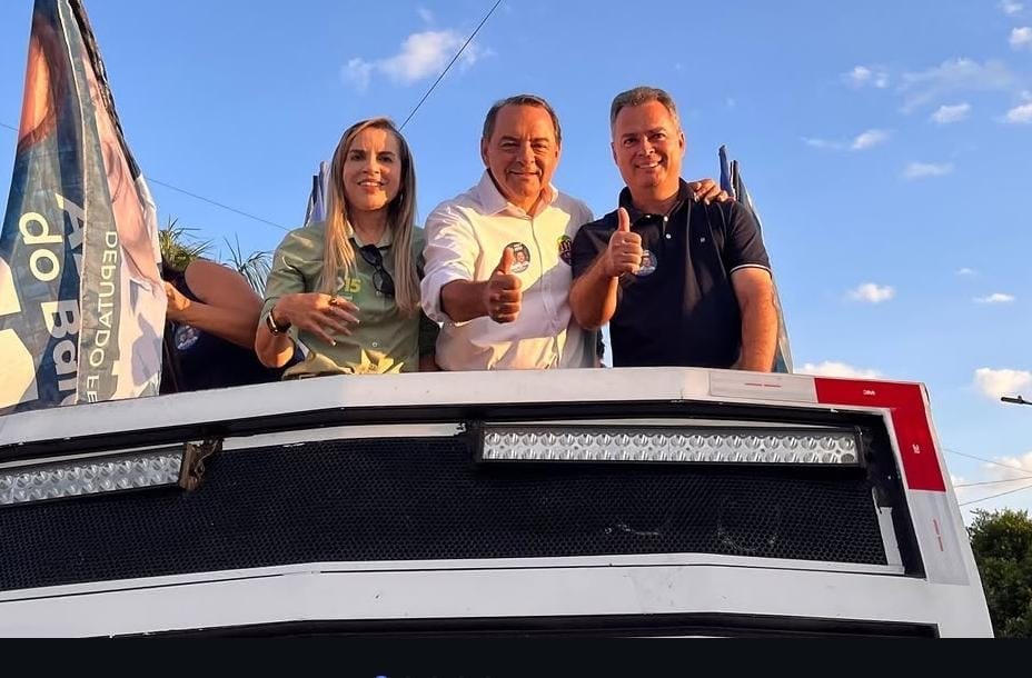 Adriano do Baldy recebe apoio em carreata lotada em Serranópolis