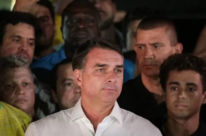 Advogado mexicano afirma que Flávio Bolsonaro chegou em segurança aos Estados Unidos