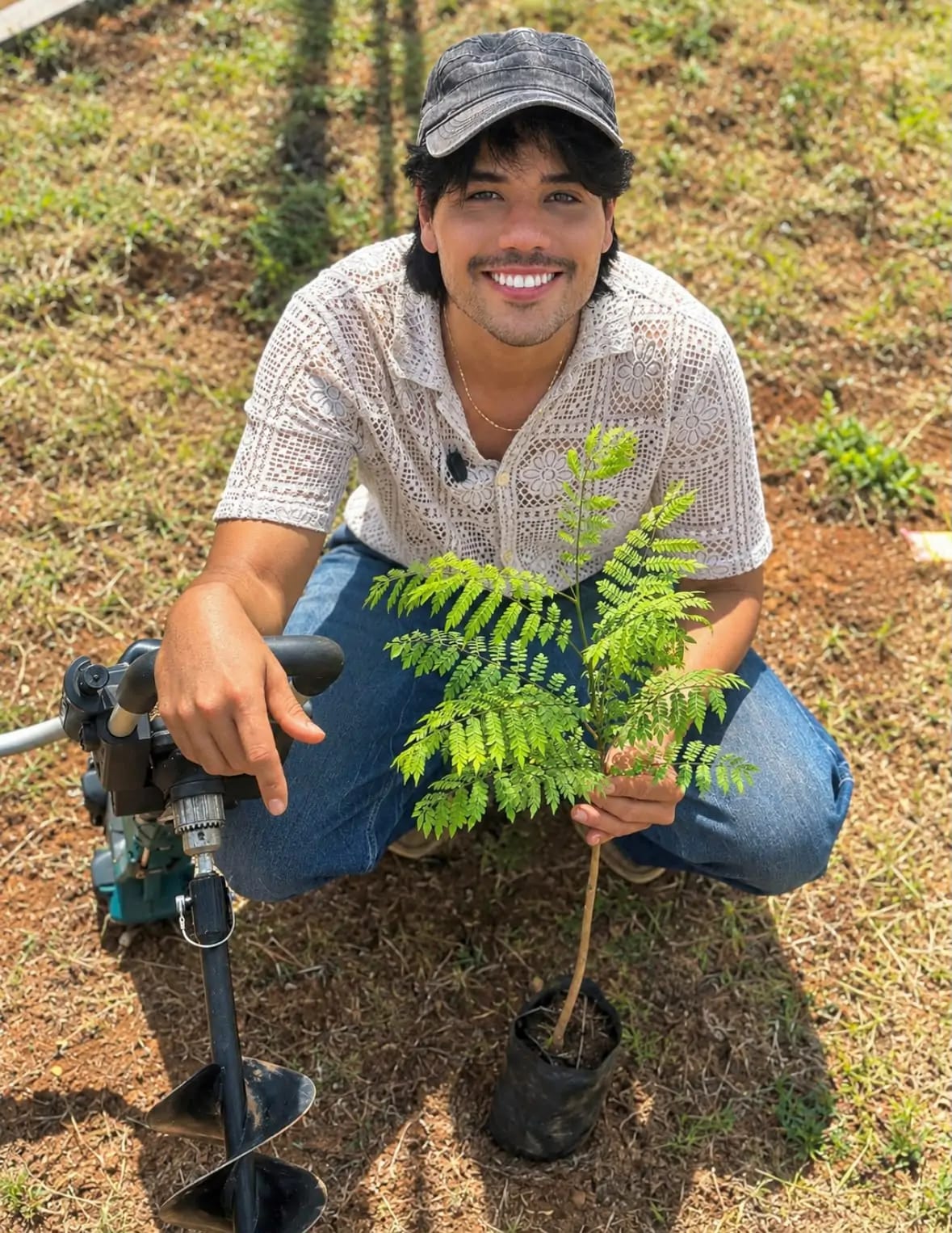 Luiz Martins planta 27 árvores em aniversário