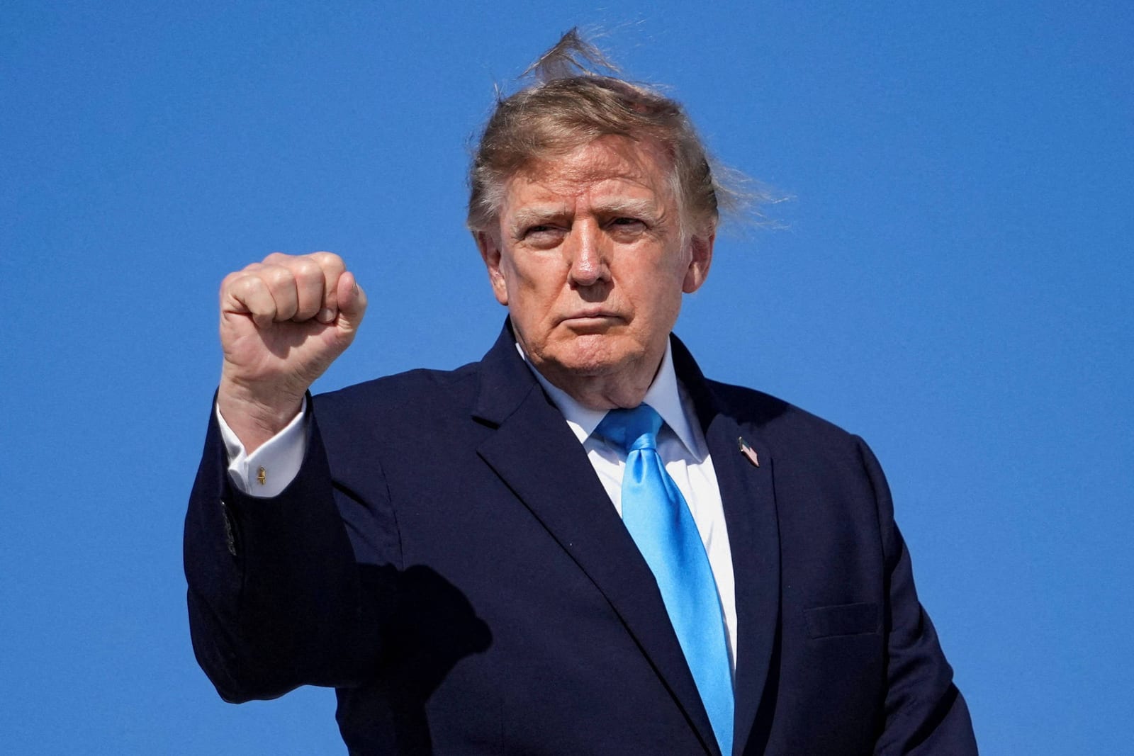 'Grande vitória', diz Trump sobre Flávio Bolsonaro ter ficado à frente no 1º turno da eleição