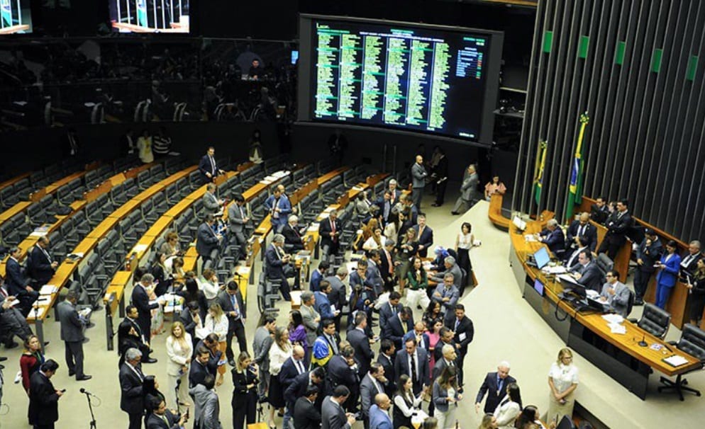 Congresso aprova obrigatoriedade de aprovação no Enamed para exercer medicina