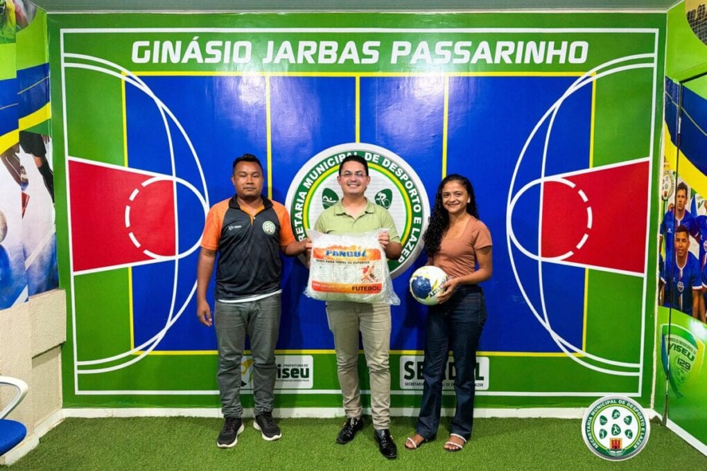 Secretaria de Esporte entrega materiais ao Time São Domingos em Viseu