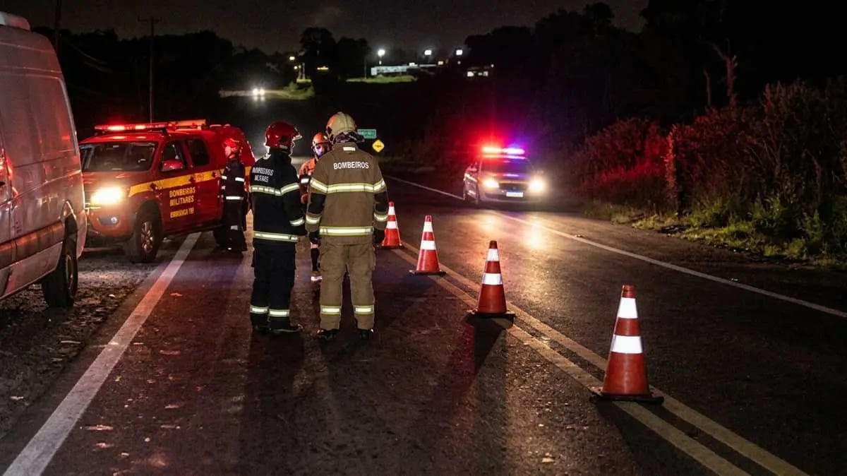 Colisão entre Nivus e Sprinter deixa quatro feridos na ERS-030