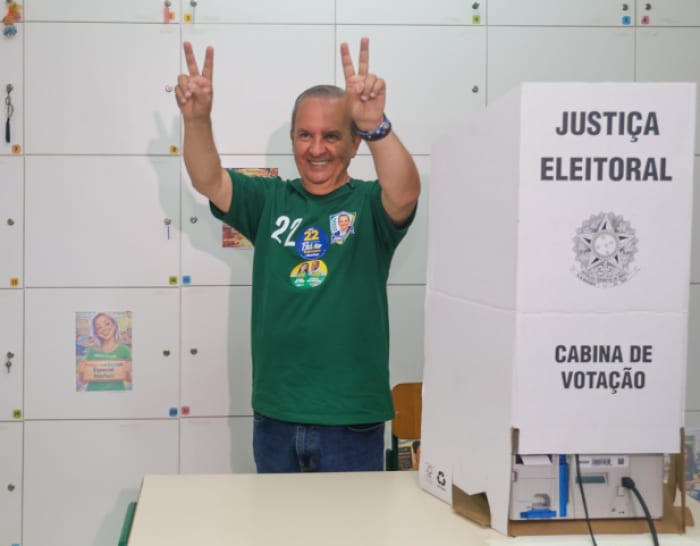 Jorginho Mello é reeleito governador de Santa Catarina