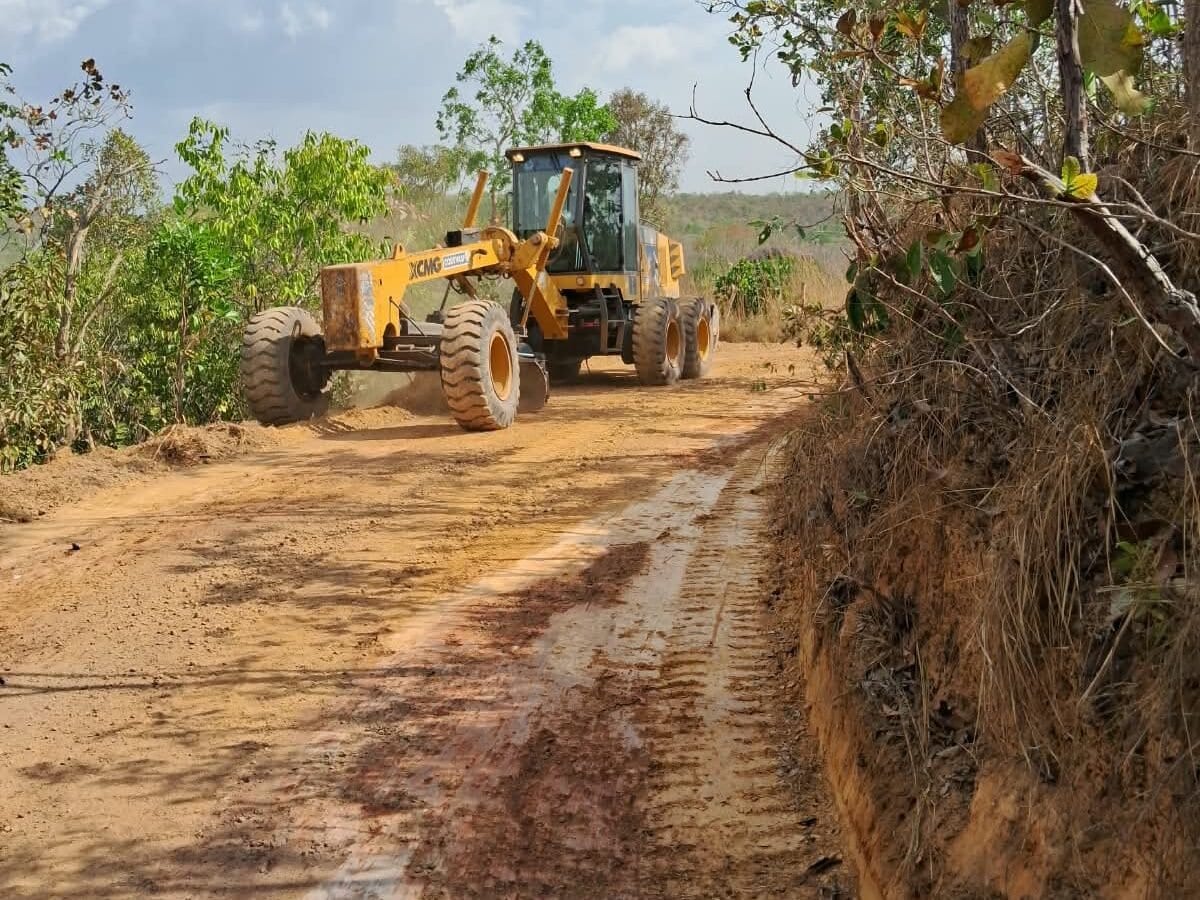 Prefeitura de Novo Acordo recupera estradas rurais em quatro regiões