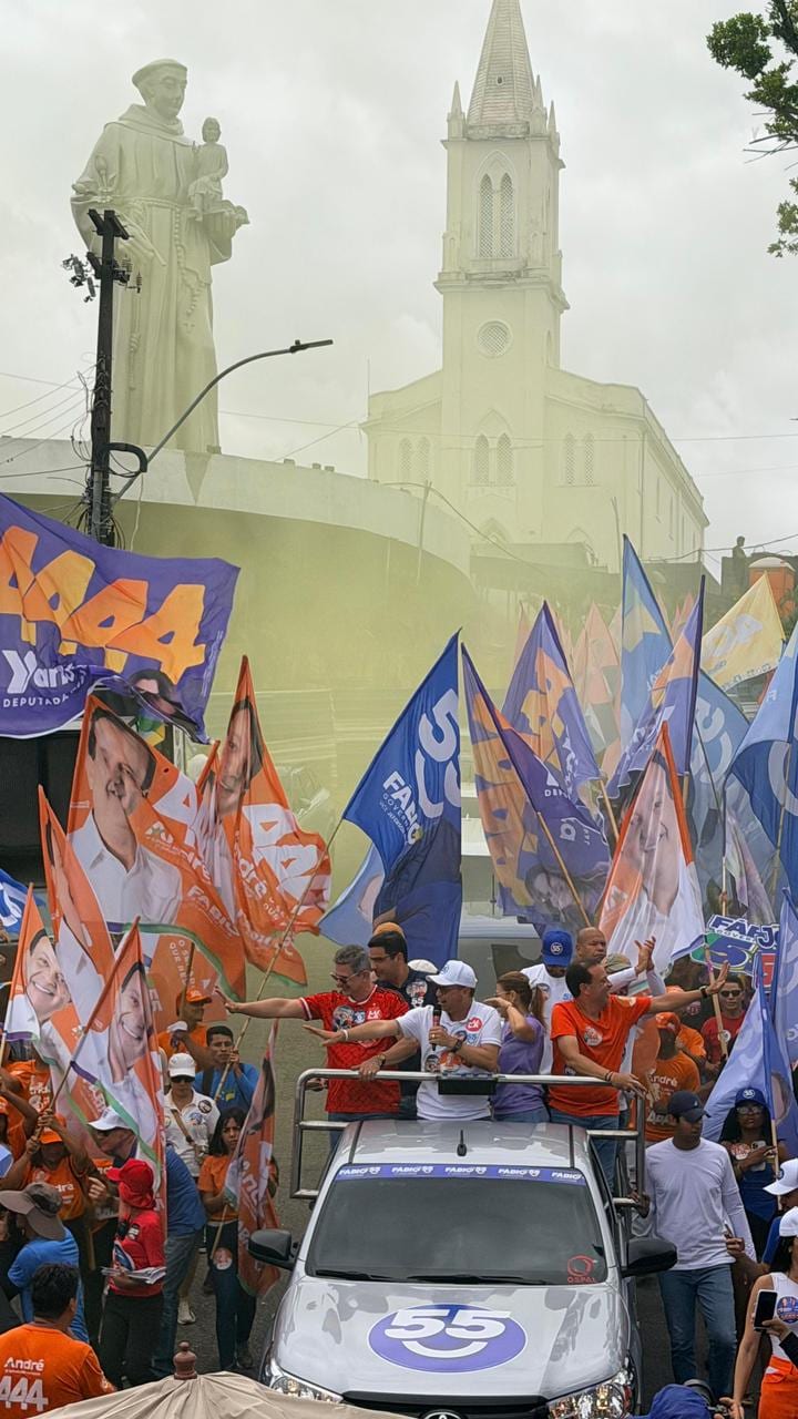 Fábio Mitidieri percorre a zona norte de Aracaju em carreata neste domingo
