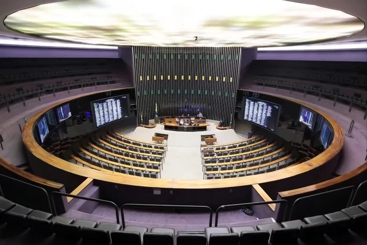 "OAB da Medicina": um dia antes de MP caducar, Câmara aprova proposta
