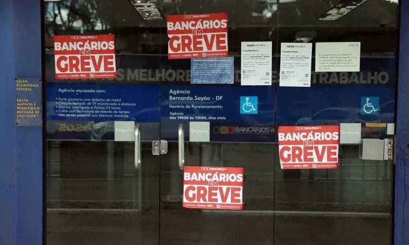 Servidores da Caixa votam hoje (21) fim da greve iniciada em 10 de setembro