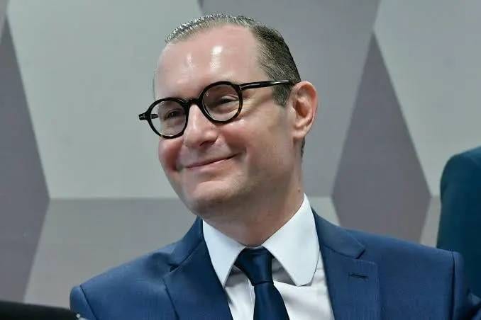 CONFUSÃO: Decisão de Ministro Zanin amplia votação até às 19h e interrompe totalização dos votos no Brasil
