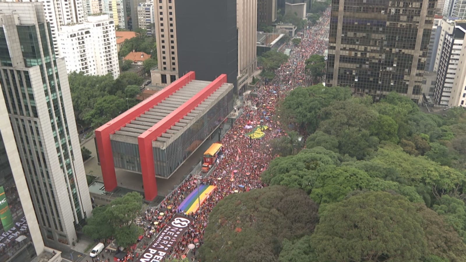 Lula faz último ato da campanha de 2026 na Avenida Paulista ao lado de apoiadores e aliados políticos