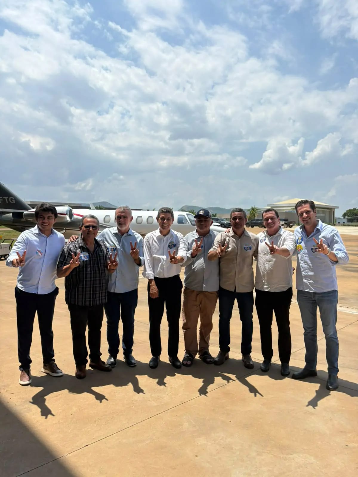 Apoio a Flávio Bolsonaro reúne comitiva do Tocantins