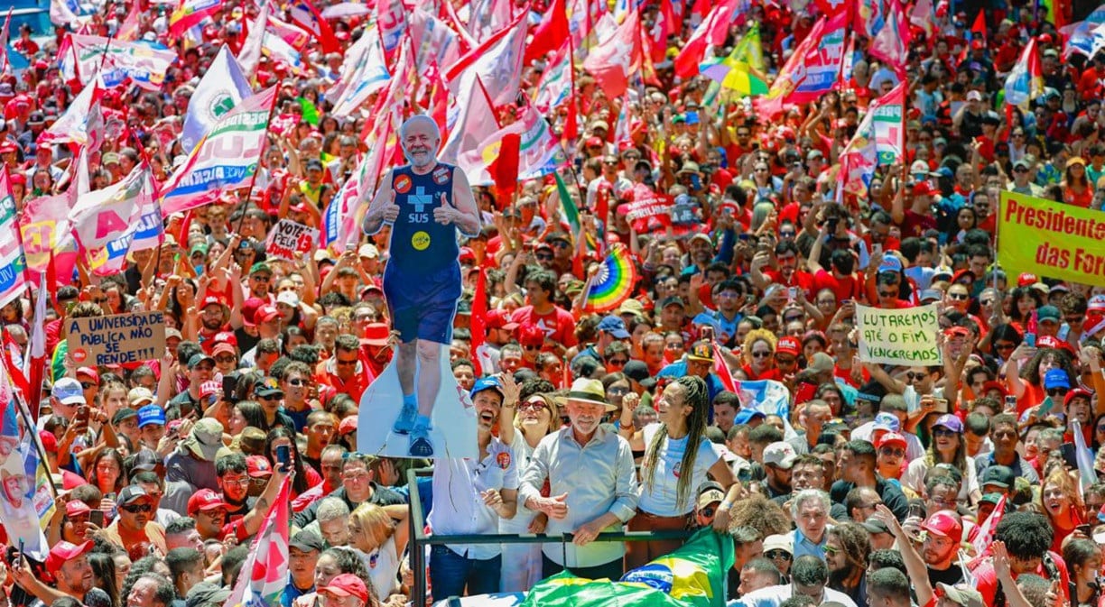 Em caminhada no DF, Lula defende redução da jornada 6x1 e prisão de 'ladrões do BRB'