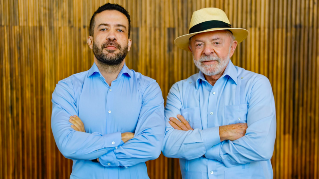 Janones ao lado de Lula diz estar disposto a 'matar ou morrer' contra extrema direita