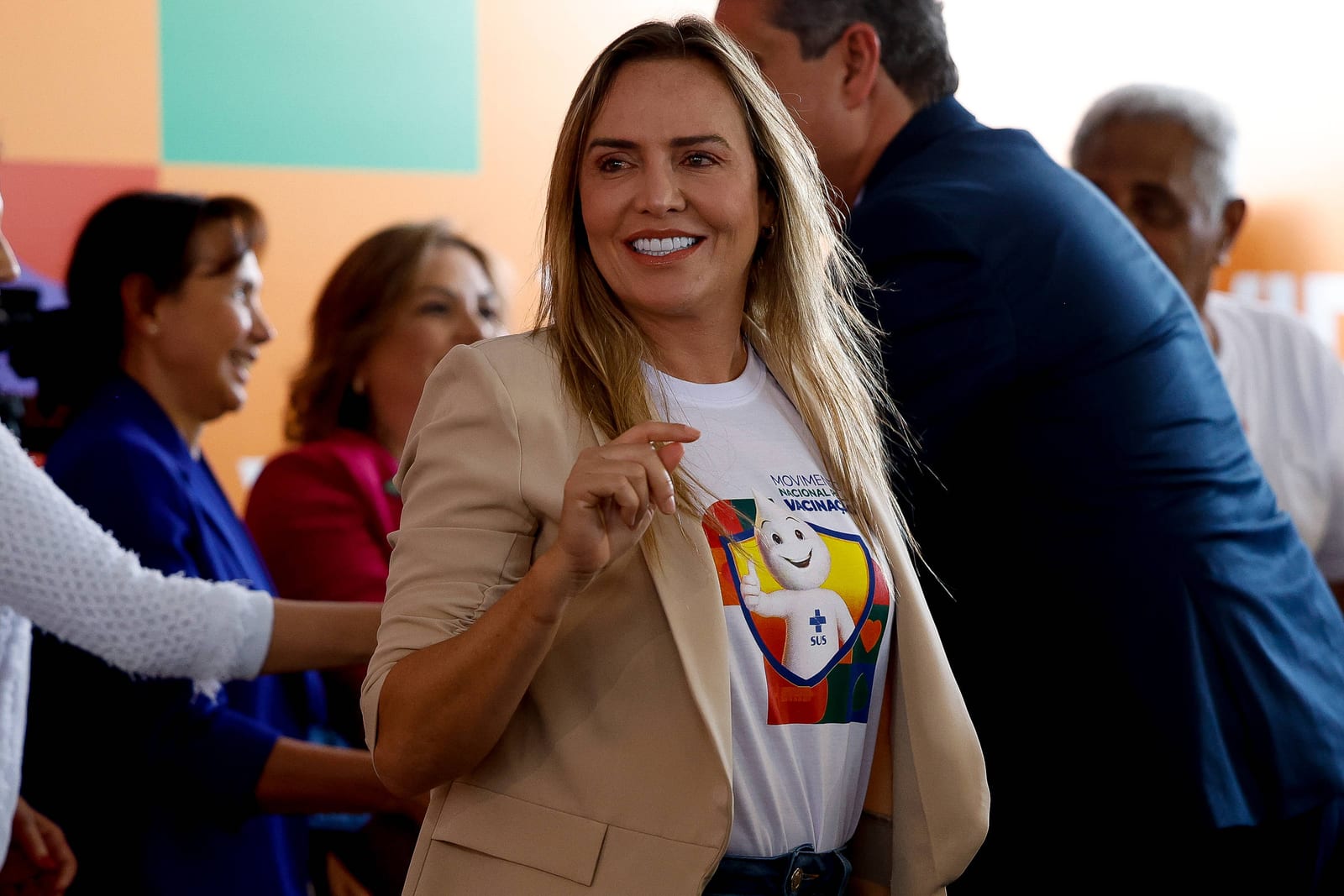 Celina lidera no DF: 35% no 1º turno; Arruda 18%, Grass 17%