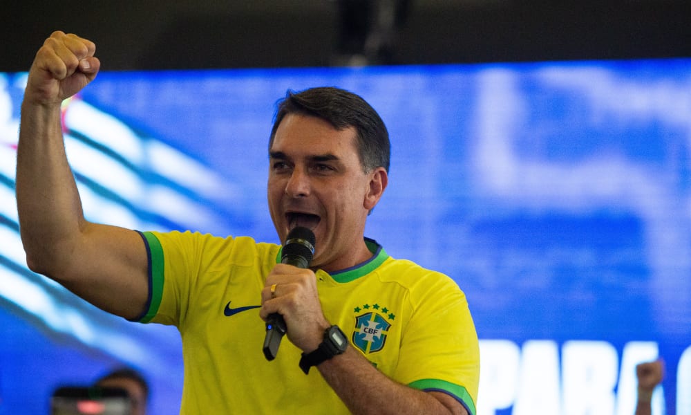 Flávio escreve a Bolsonaro: “Quando sair, será recebido como herói”