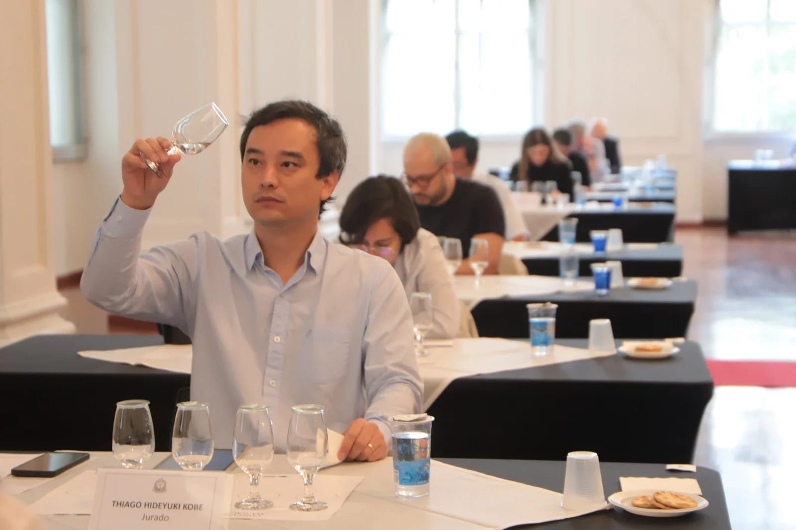 O que faz uma cachaça ser premiada? Conheça os bastidores da avaliação