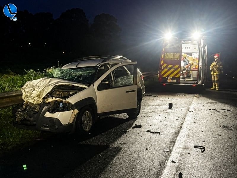Homem fica ferido em acidente entre carro e caminhão na BR-285