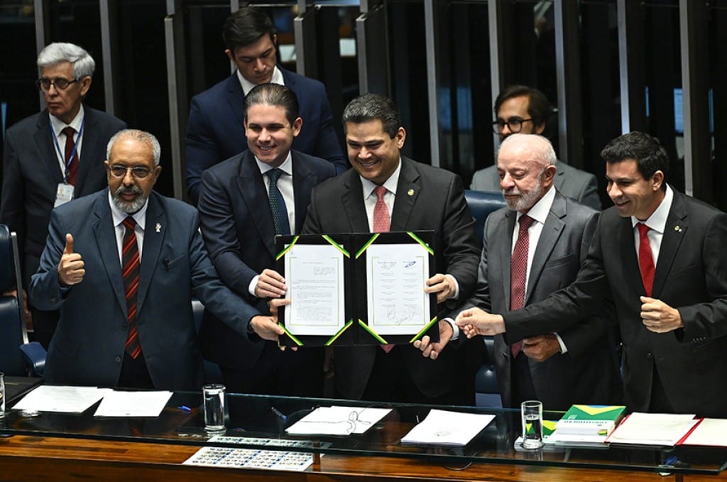 Congresso promulga o fim da escala 6×1 e aposentadoria de agentes de saúde