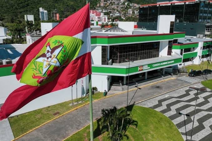 Santa Catarina abre concurso para Auditor Estadual com 50 vagas; banca é a FCC