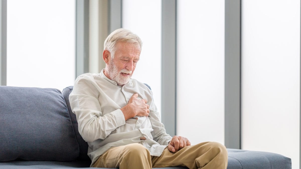 Como identificar os sinais de infarto e o que fazer até a ambulância chegar