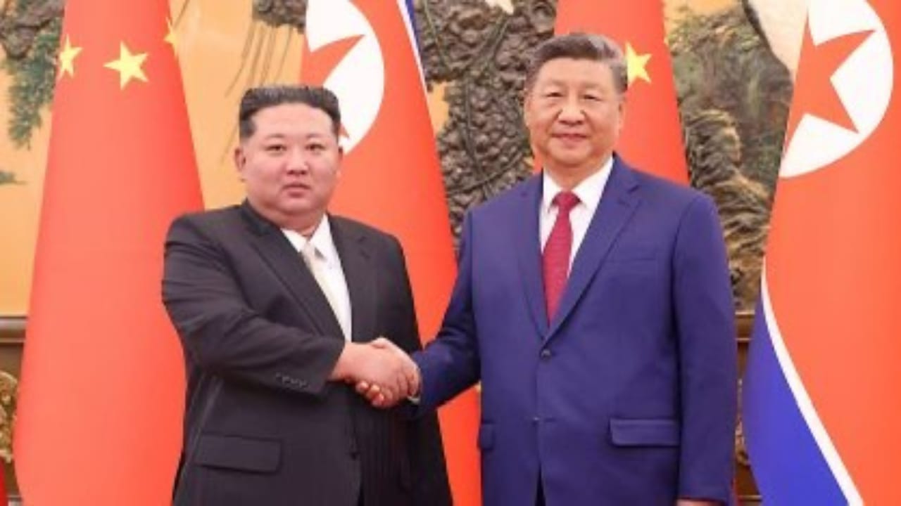 Kim Jong-un atravessa nova ponte para reforçar laços com a China