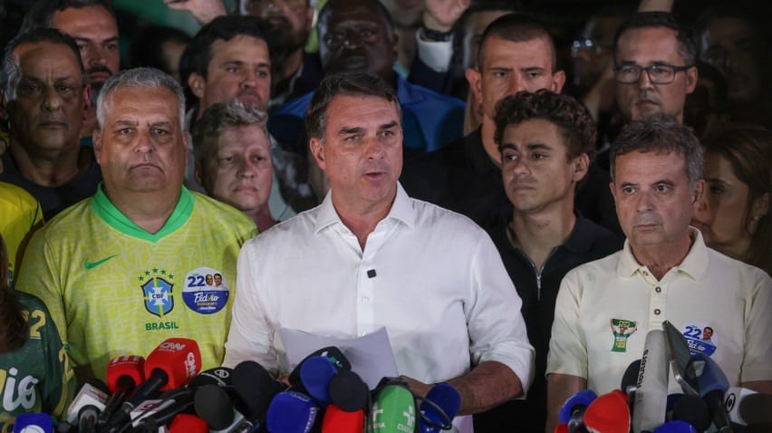 Aliados dizem que governo Trump apoiou fuga de Flávio e sinalizou asilo