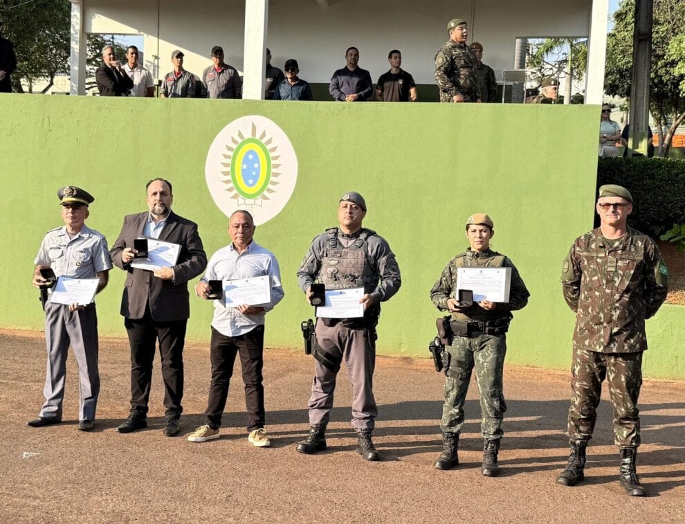 Cerimônia do Dia do Soldado homenageia jornalista Geraldo Gomes em Presidente Prudente