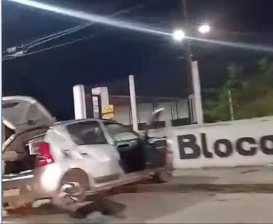 Colisão frontal entre dois carros deixa homem ferido na Rodovia João do Amaral Gurgel, em Caçapava