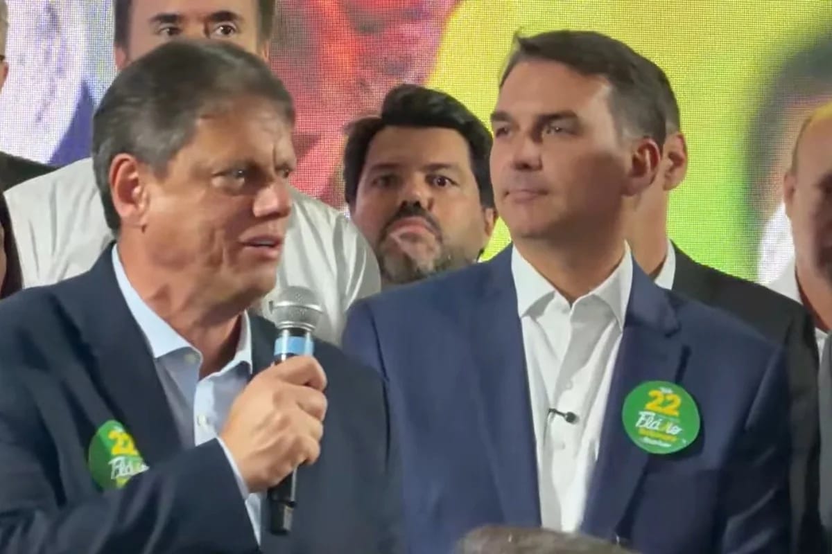 Tarcísio diz que trabalharia "sem sabotagem do governo federal" com Flávio