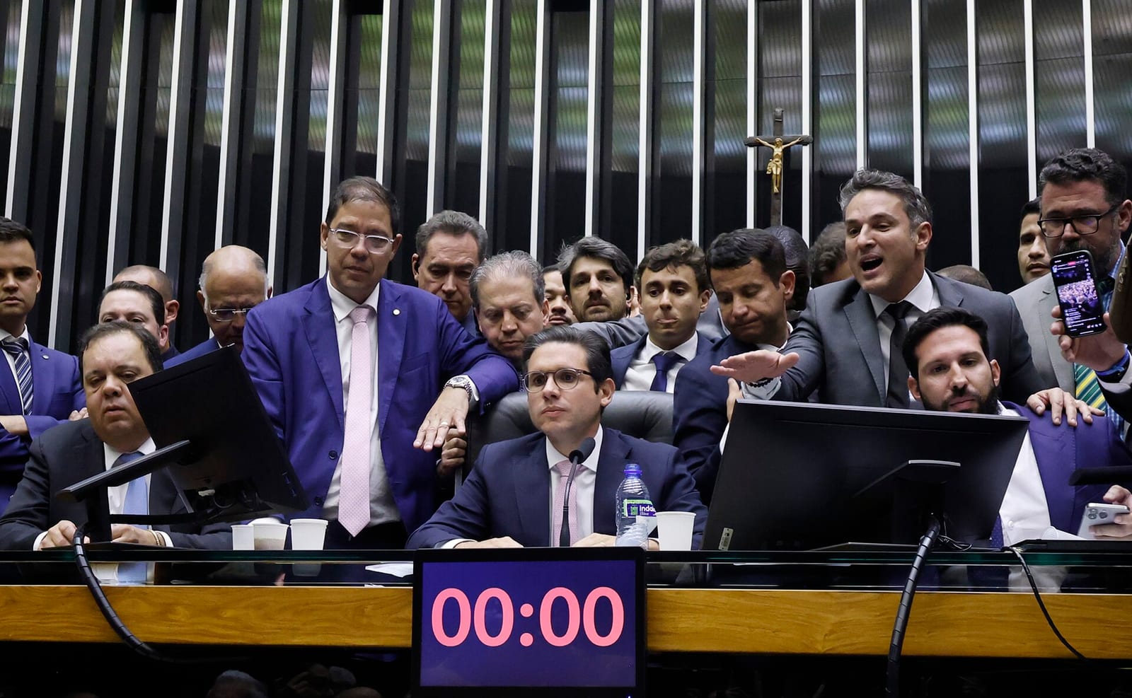 PL na encruzilhada: apoiar Hugo Motta ou arriscar o isolamento na Câmara