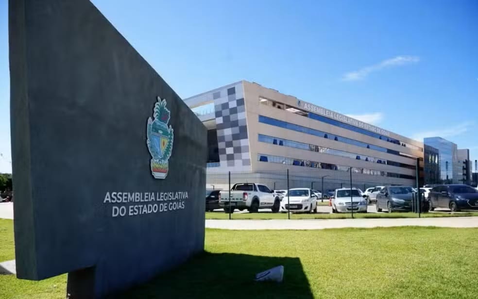 Com 22 reeleitos e 19 novatos, Alego começa a disputar quem sucede Bruno Peixoto