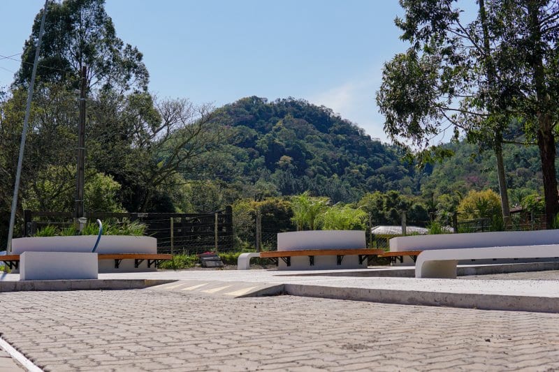 Com mais de 30% executada, obra de revitalização dos mirantes do Perau tem acesso concluído