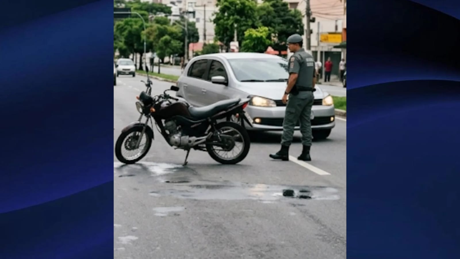 Acidente entre carro e moto mobiliza Bombeiros na Avenida Contorno, em Goianésia