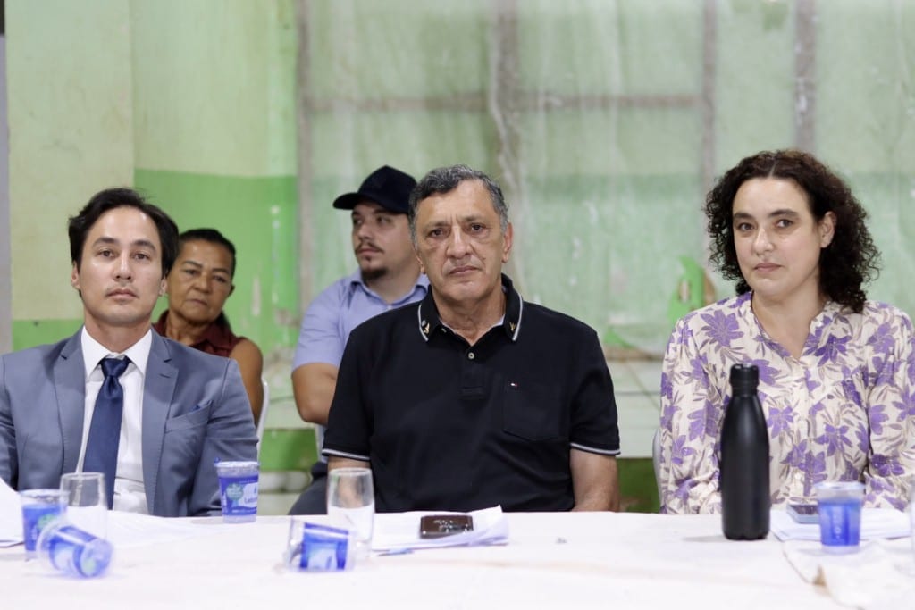 Em defesa da população, prefeito Chico Mendes cobra respostas da Águas de Diamantino durante audiência pública