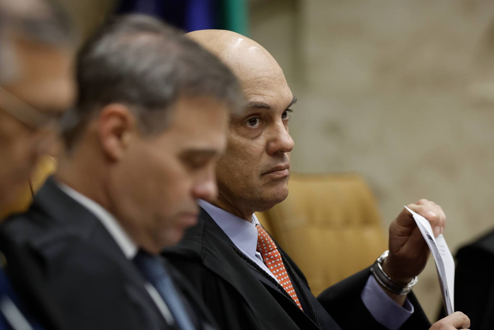 Mendonça afasta chefe da PF e o chefe de inteligência