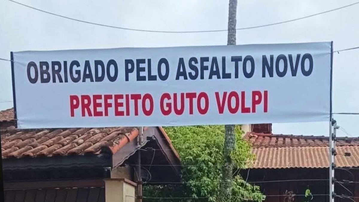 Faixas de agradecimento ao prefeito geram dúvidas entre moradores