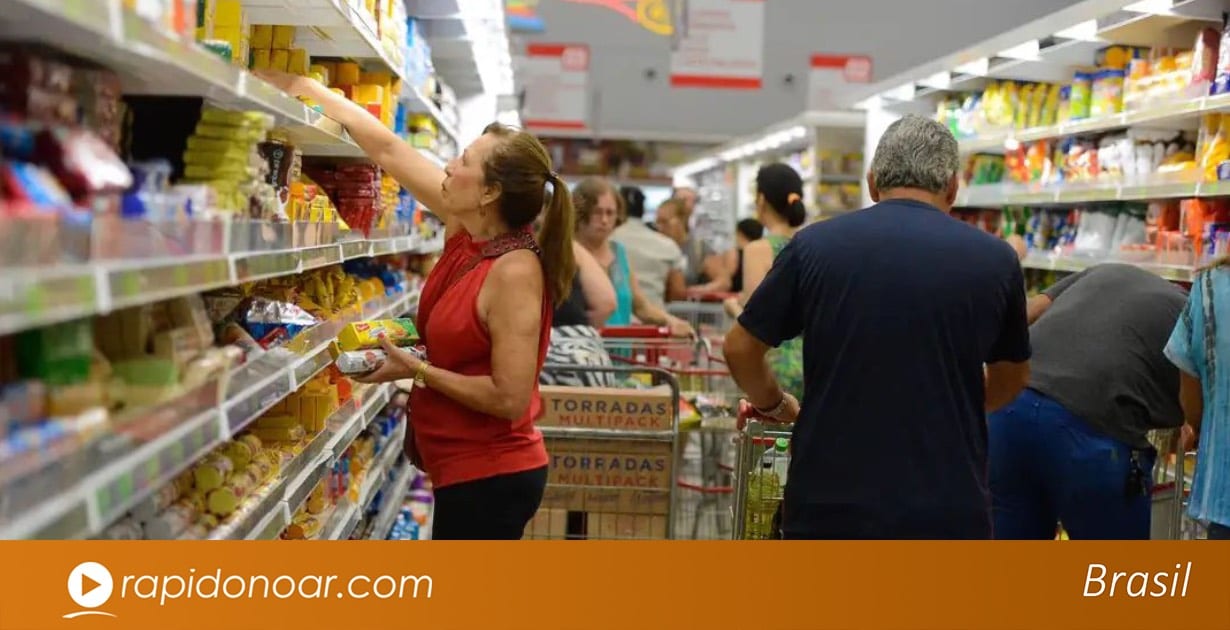 Dólar dispara a R$ 5,60 após reeleição de Lula; veja como a alta pode afetar combustíveis, alimentos e o bolso dos brasi