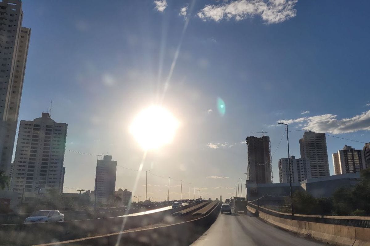 Calor de até 40°C e pancadas de chuva marcam fim de semana de 2º turno das eleições em MT