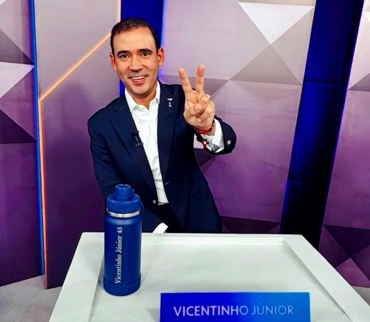 Vicentinho Júnior vota em Palmas e acompanha apuração em Porto Nacional