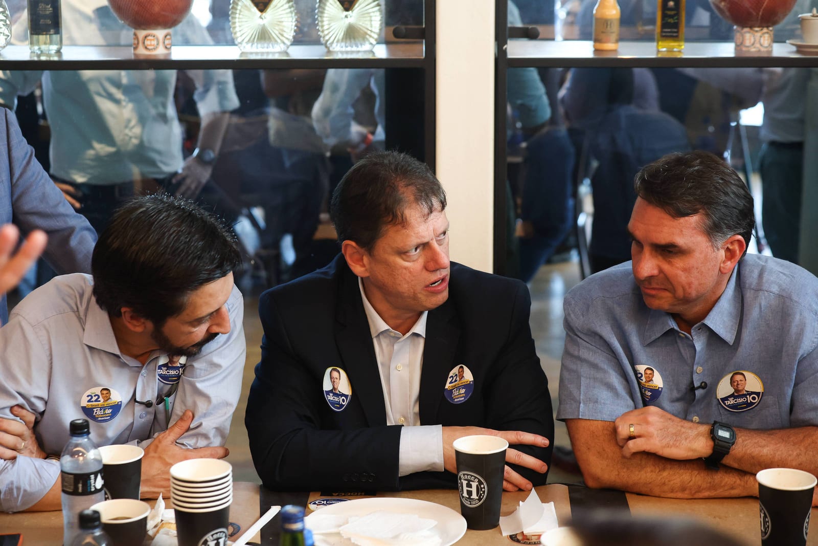 Ala do MDB cobra apoio a Flávio Bolsonaro, mas Baleia Rossi resiste